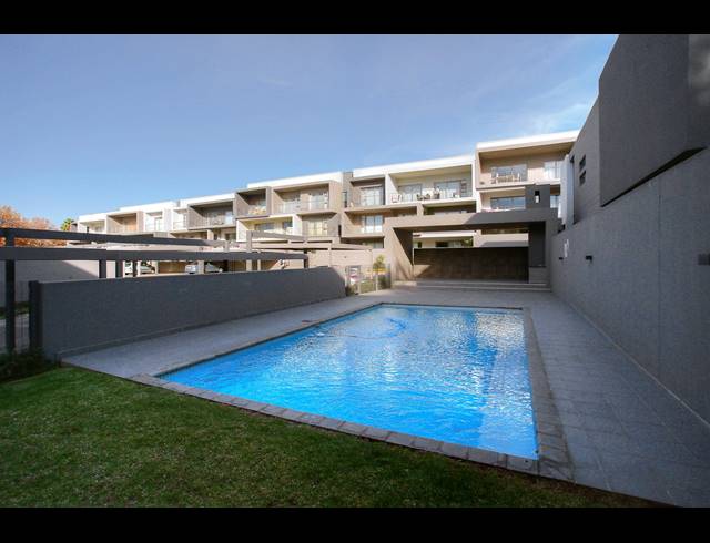 3 BEDROOM APARTMENT TO LET IN OAKLANDS